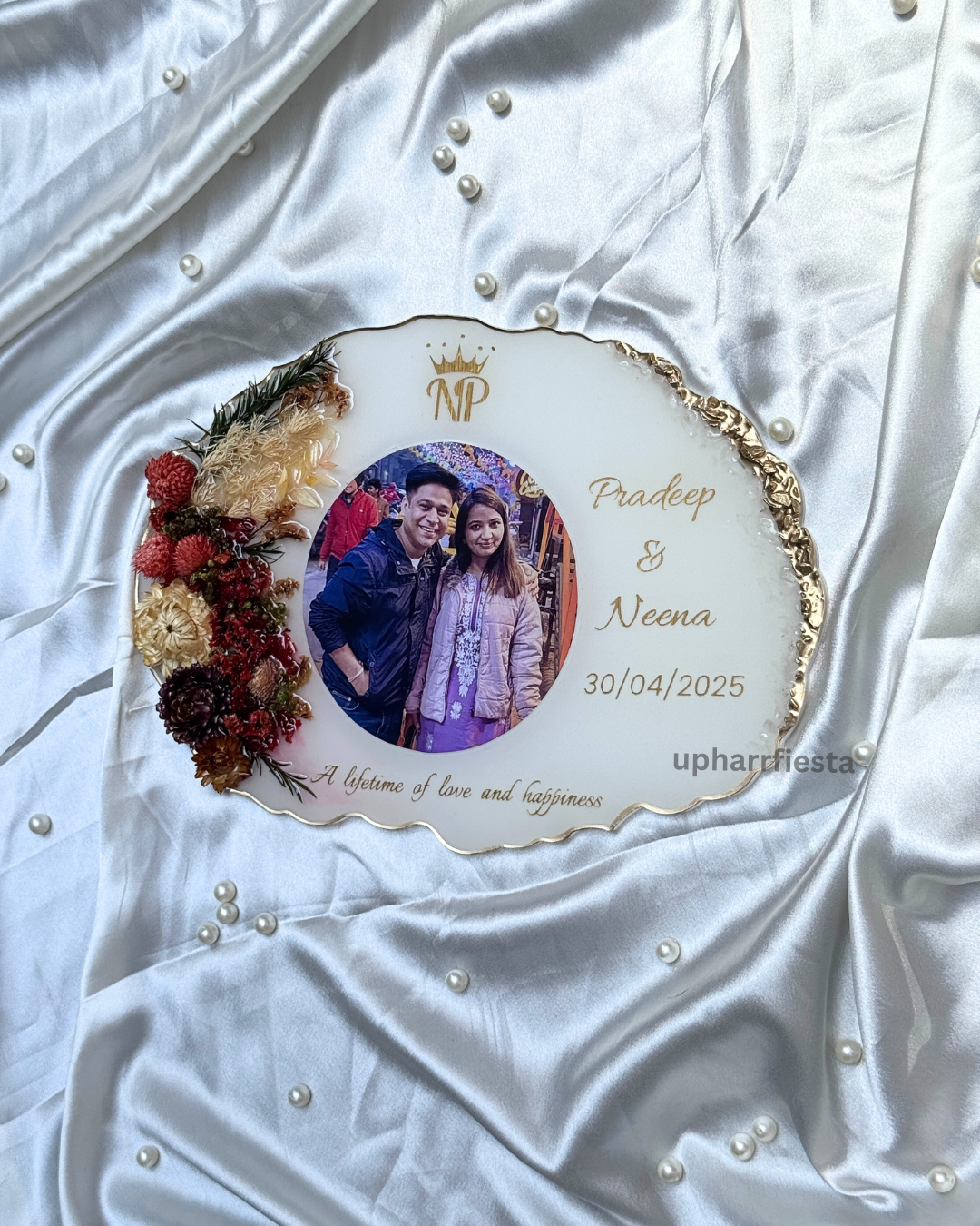 Queen resin photo frame with original flowers