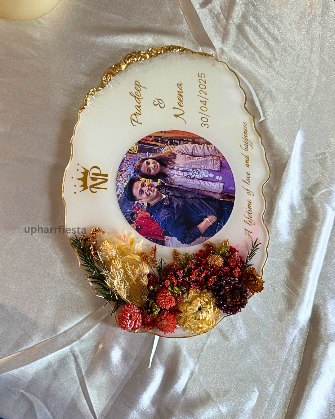 Queen resin photo frame with original flowers